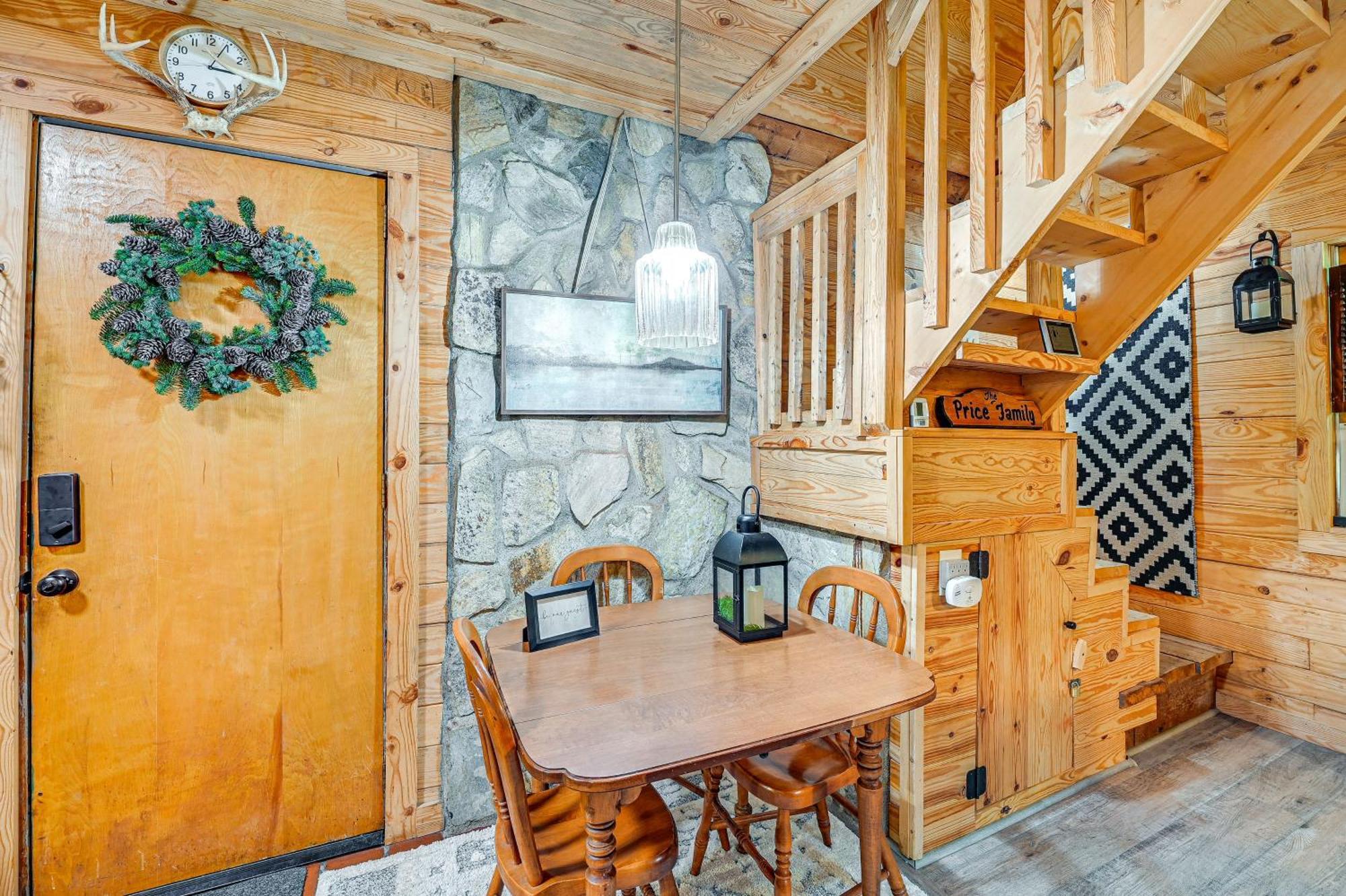 Charming Roaring Gap Cabin With Patio And Fire Pit! Villa Abshers Bagian luar foto