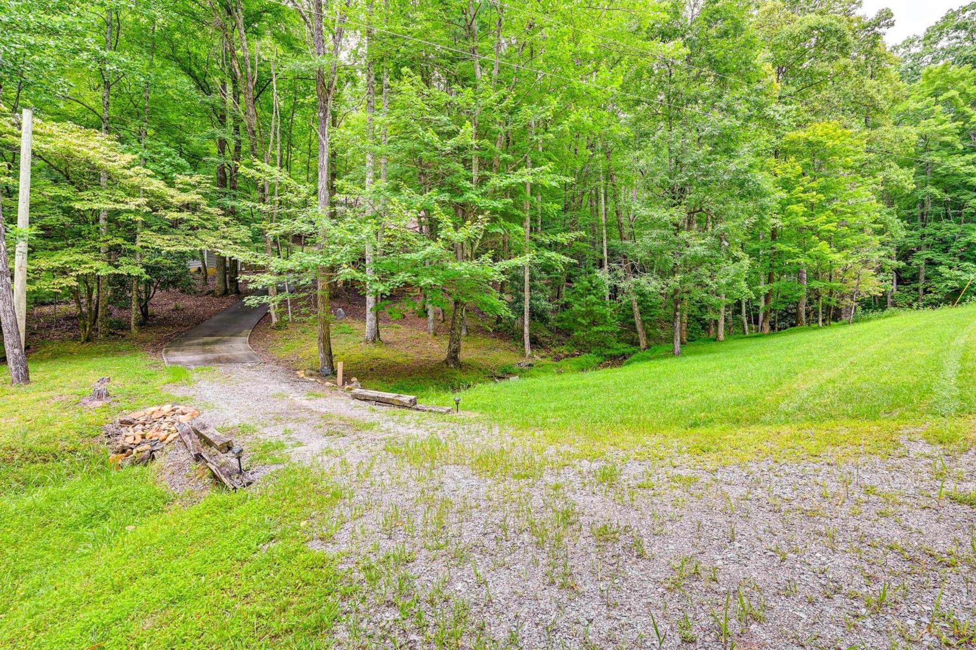 Charming Roaring Gap Cabin With Patio And Fire Pit! Villa Abshers Bagian luar foto