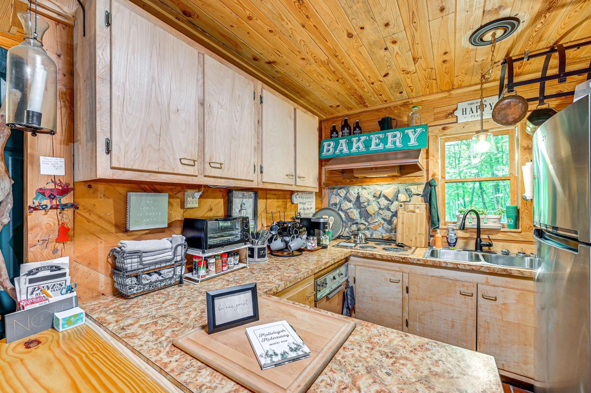 Charming Roaring Gap Cabin With Patio And Fire Pit! Villa Abshers Bagian luar foto