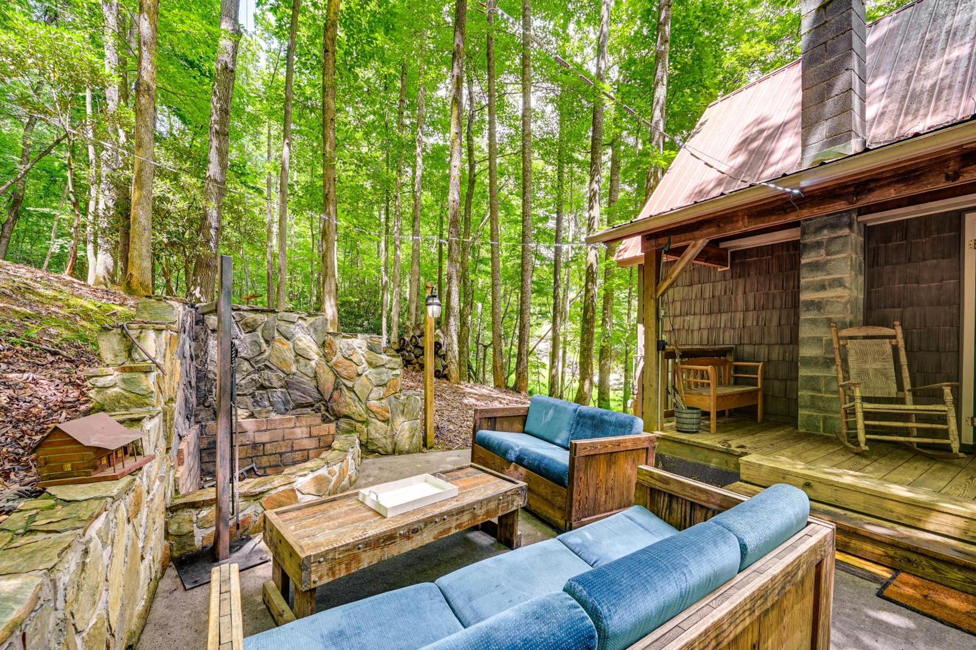 Charming Roaring Gap Cabin With Patio And Fire Pit! Villa Abshers Bagian luar foto