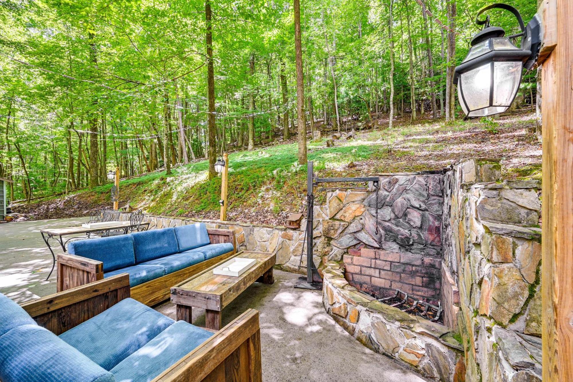 Charming Roaring Gap Cabin With Patio And Fire Pit! Villa Abshers Bagian luar foto