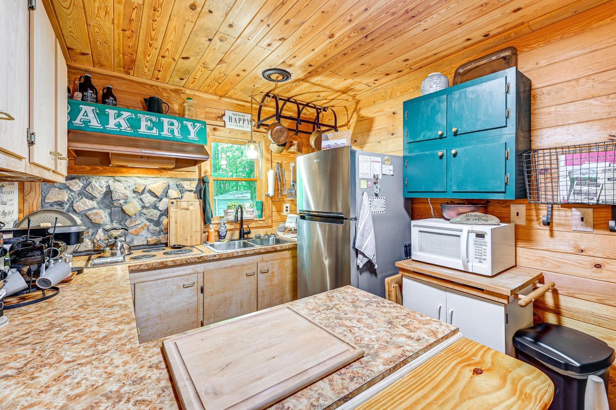 Charming Roaring Gap Cabin With Patio And Fire Pit! Villa Abshers Bagian luar foto