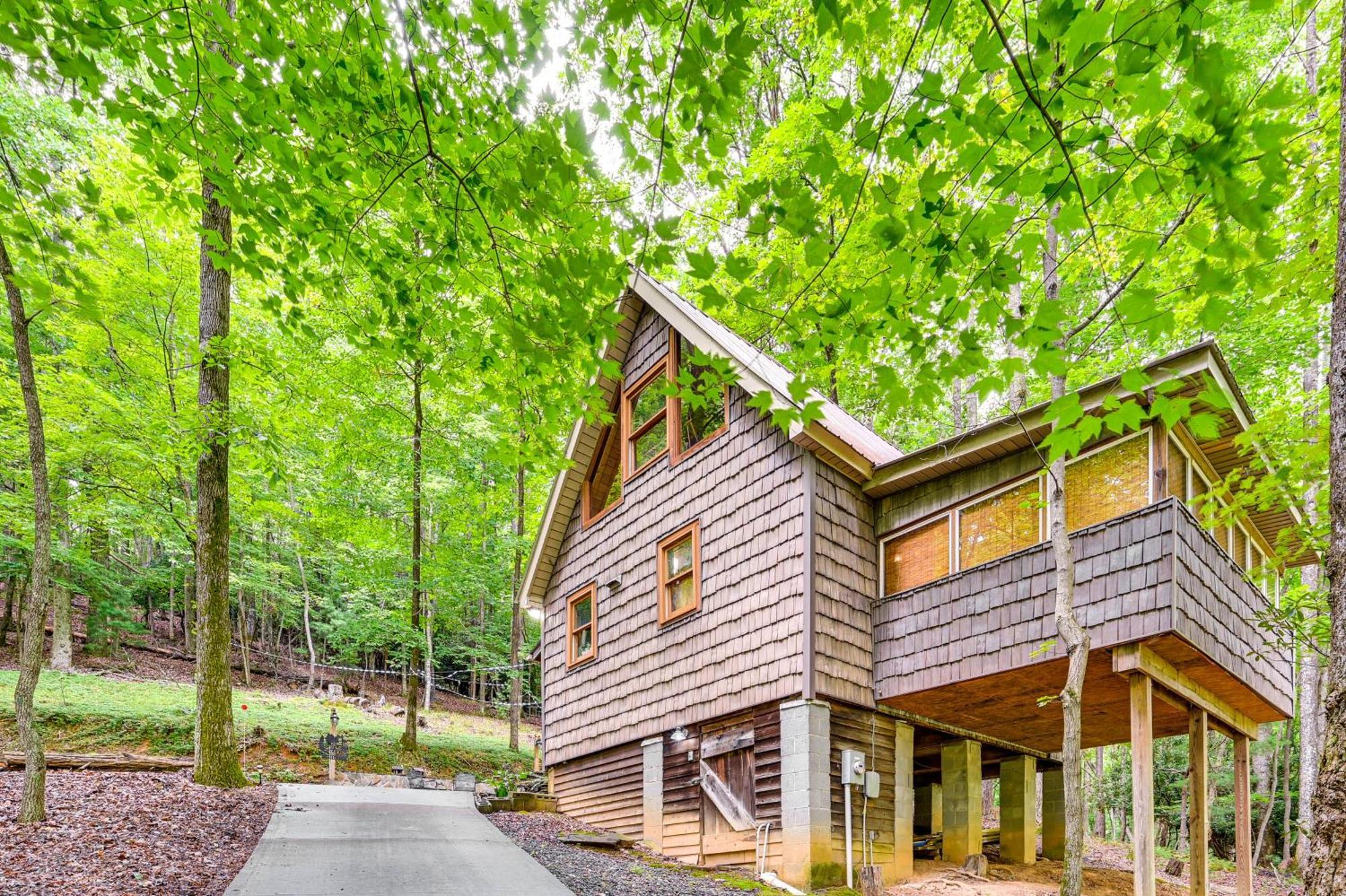 Charming Roaring Gap Cabin With Patio And Fire Pit! Villa Abshers Bagian luar foto