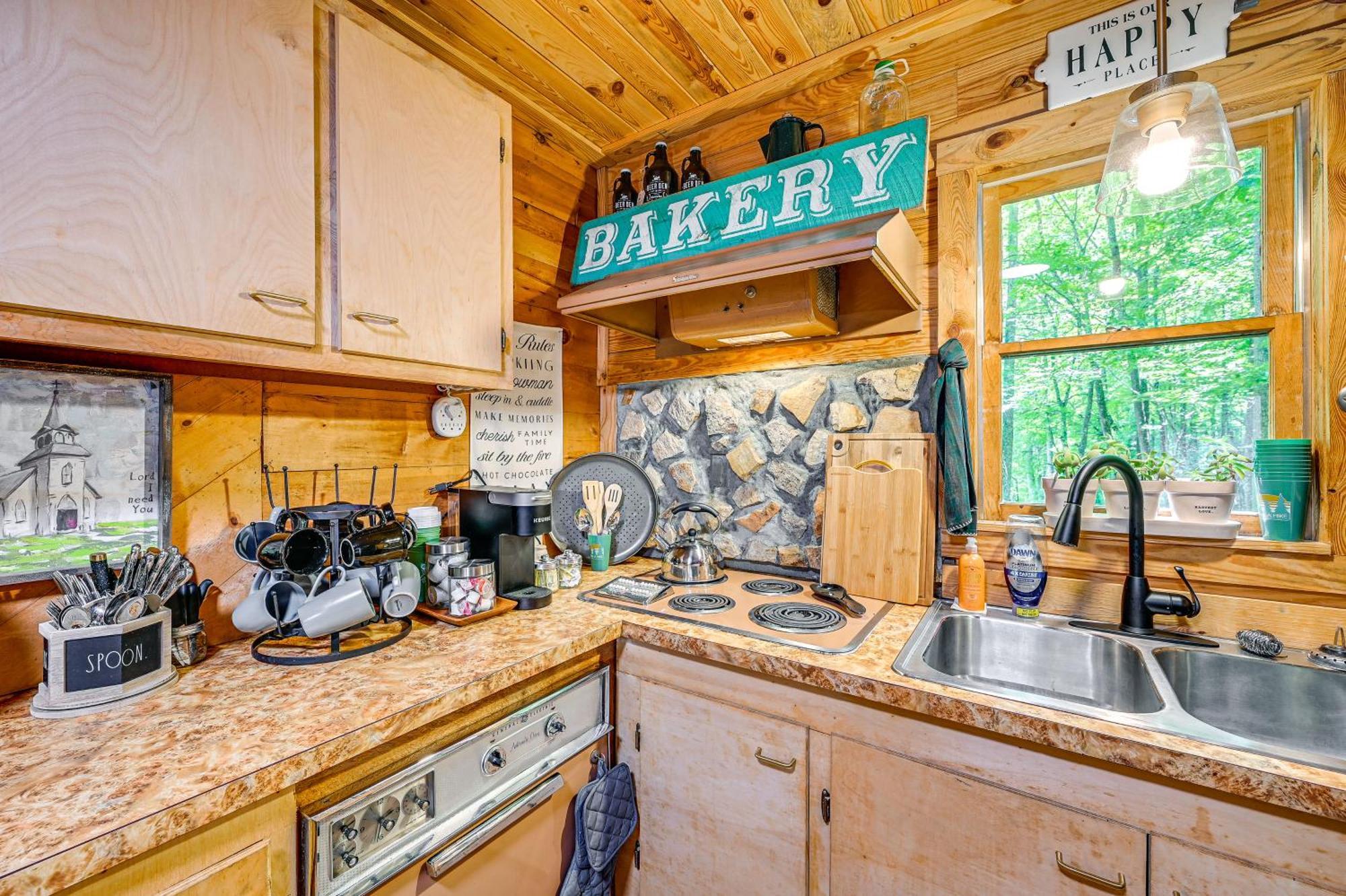 Charming Roaring Gap Cabin With Patio And Fire Pit! Villa Abshers Bagian luar foto