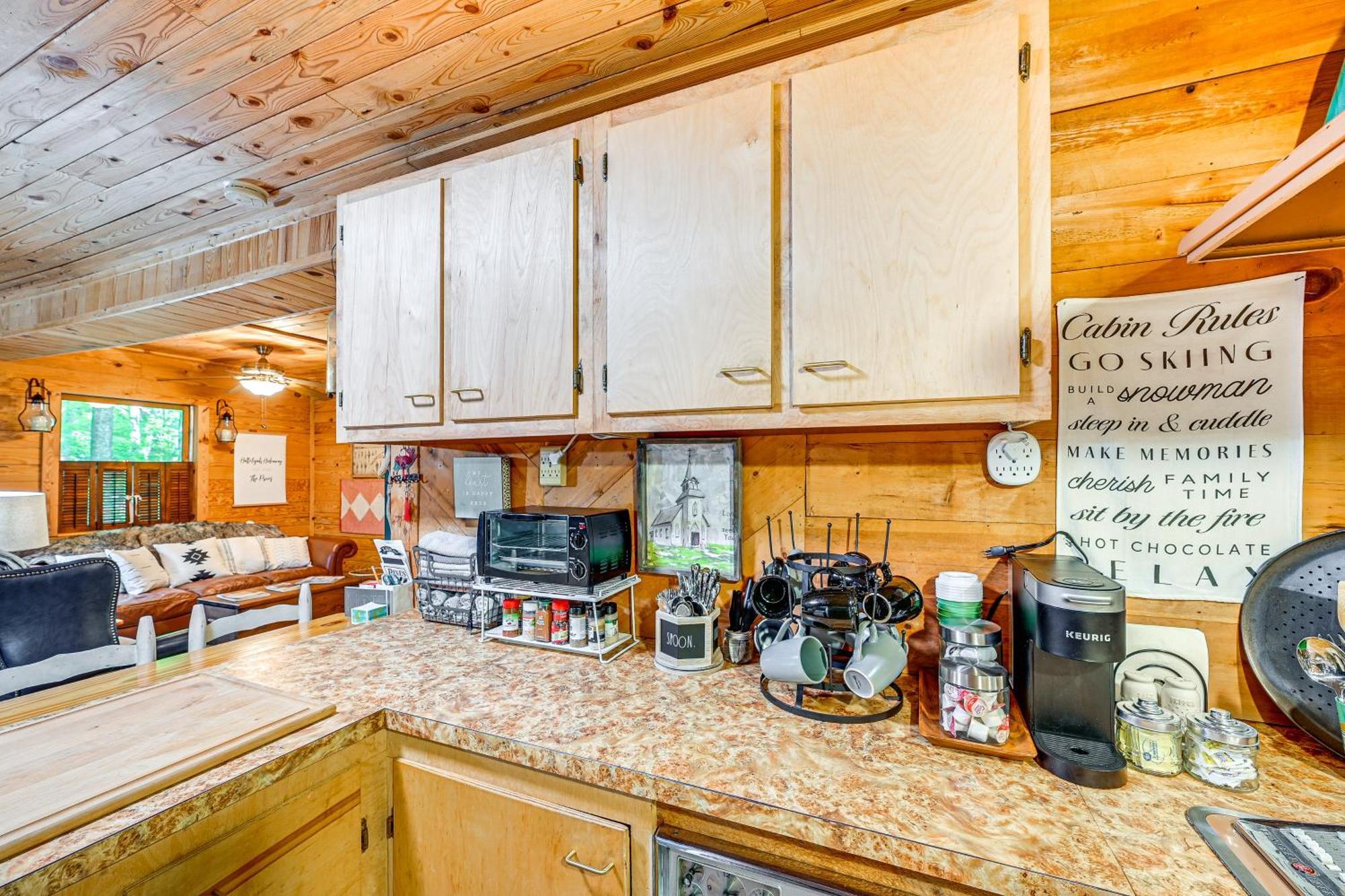 Charming Roaring Gap Cabin With Patio And Fire Pit! Villa Abshers Bagian luar foto