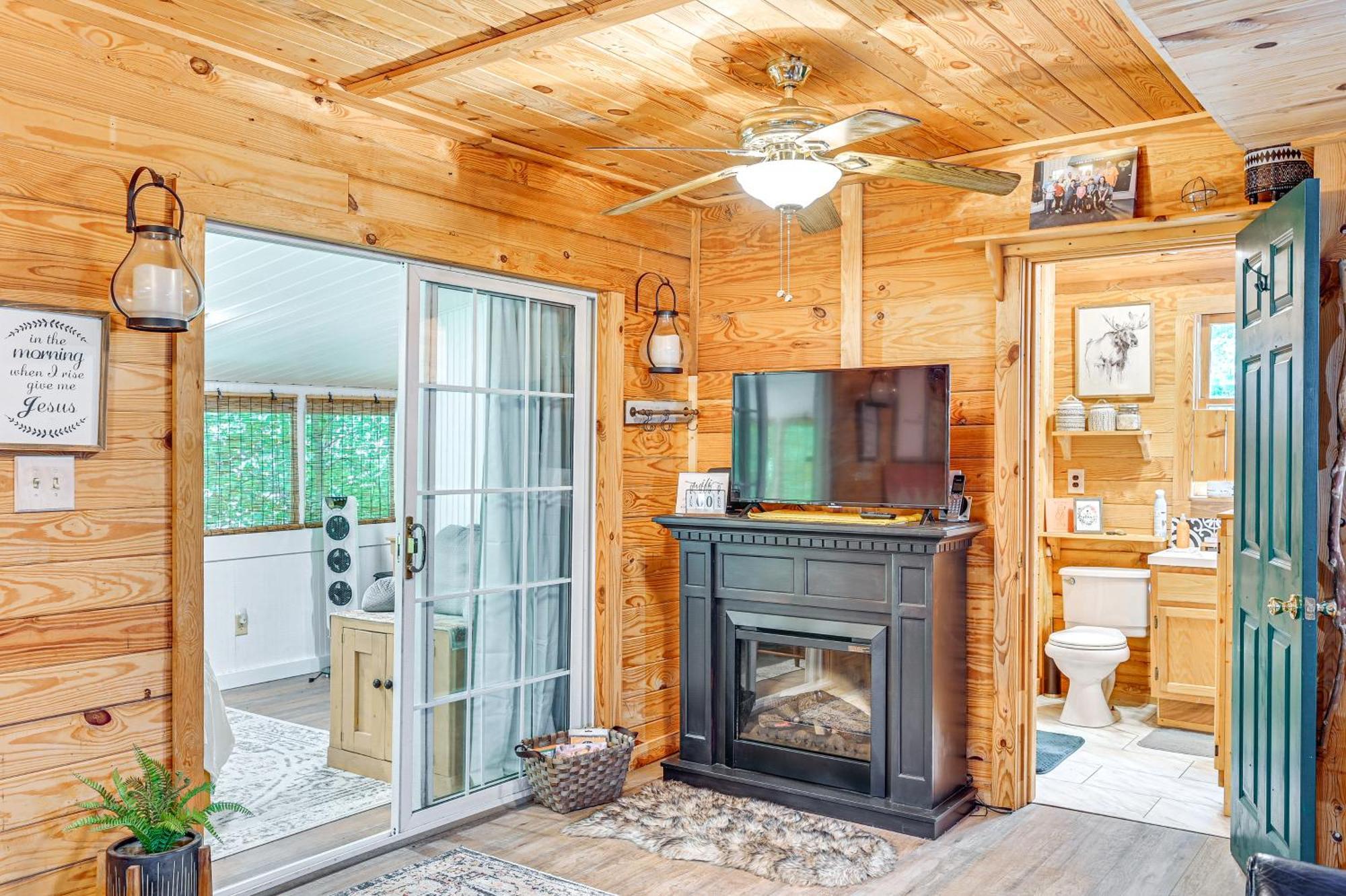 Charming Roaring Gap Cabin With Patio And Fire Pit! Villa Abshers Bagian luar foto